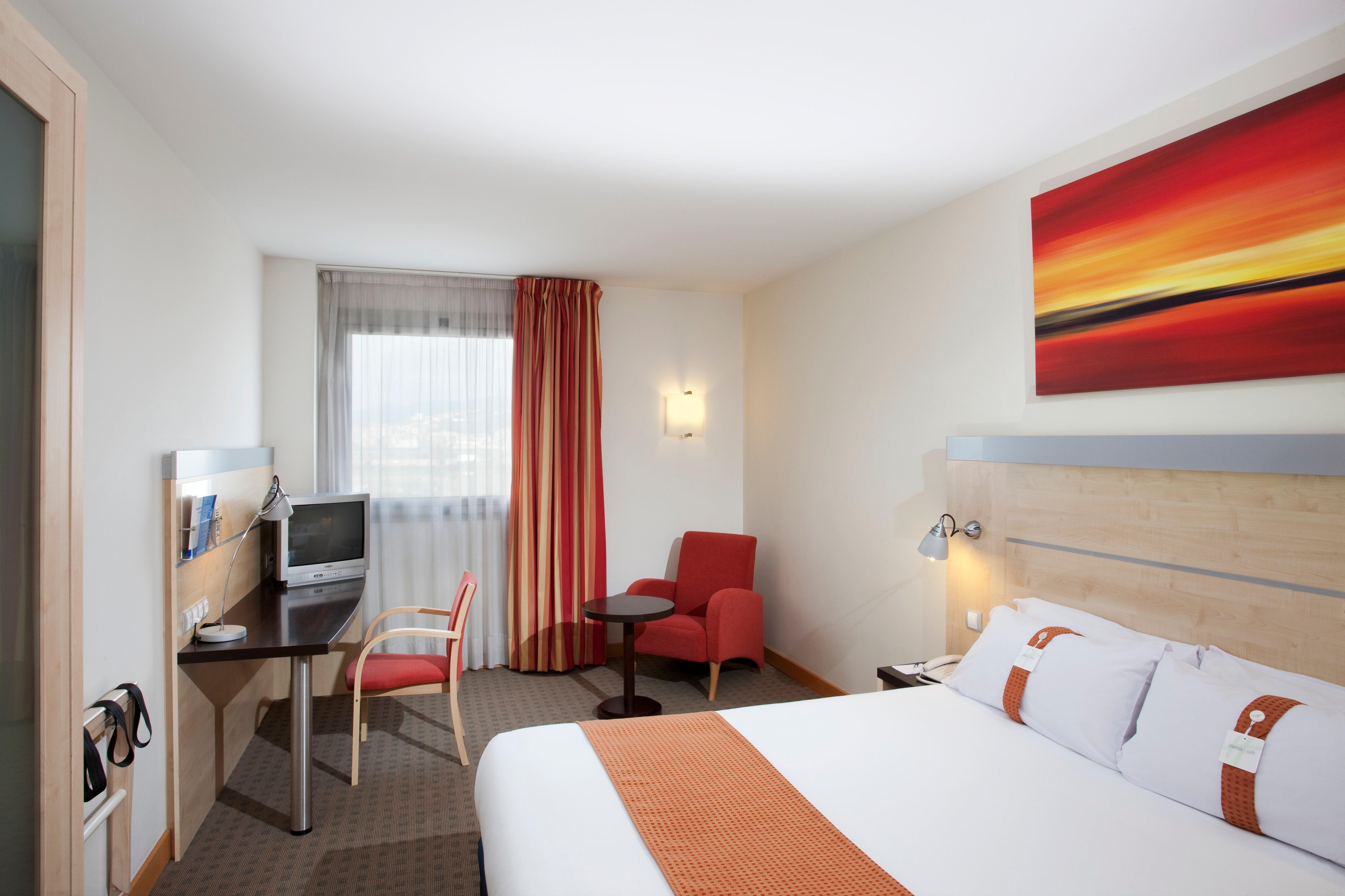 Holiday Inn Express Molins De Rei By Ihg Phòng bức ảnh