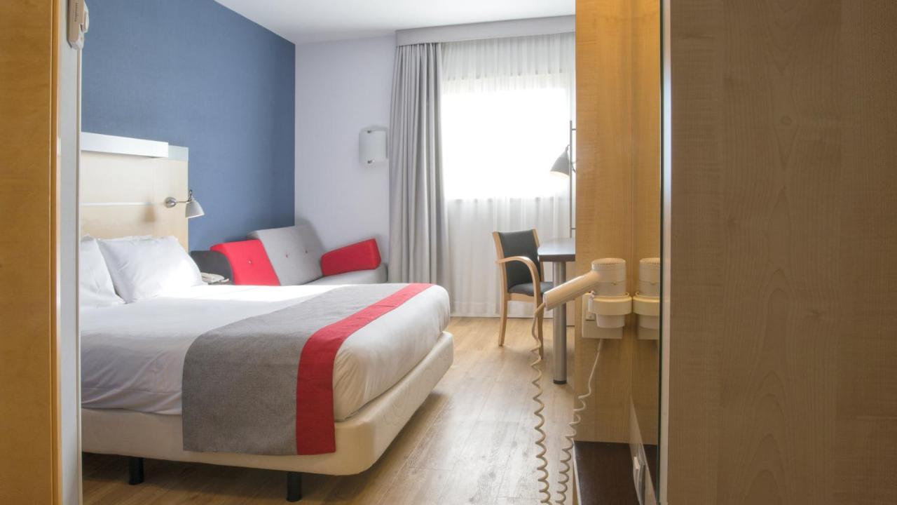 Holiday Inn Express Molins De Rei By Ihg Ngoại thất bức ảnh