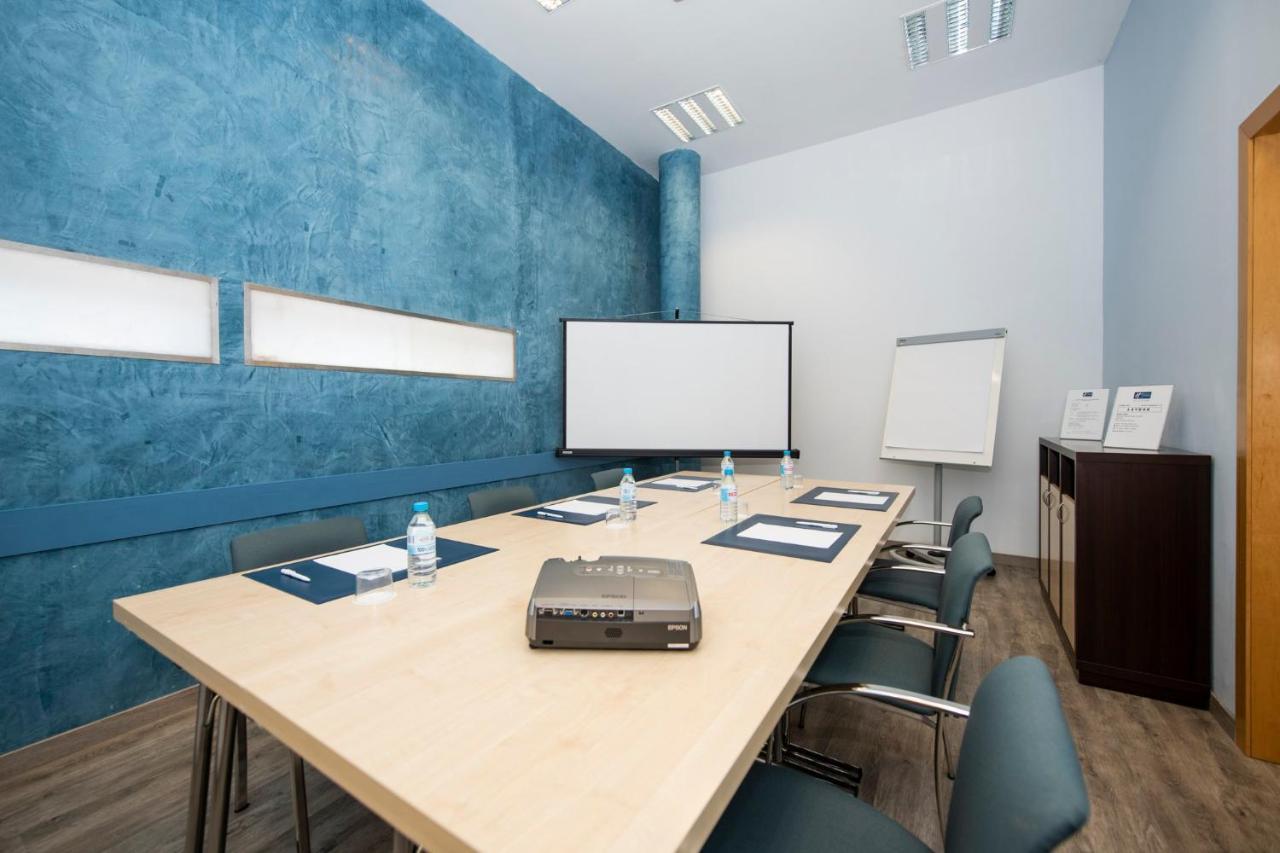 Holiday Inn Express Molins De Rei By Ihg Ngoại thất bức ảnh