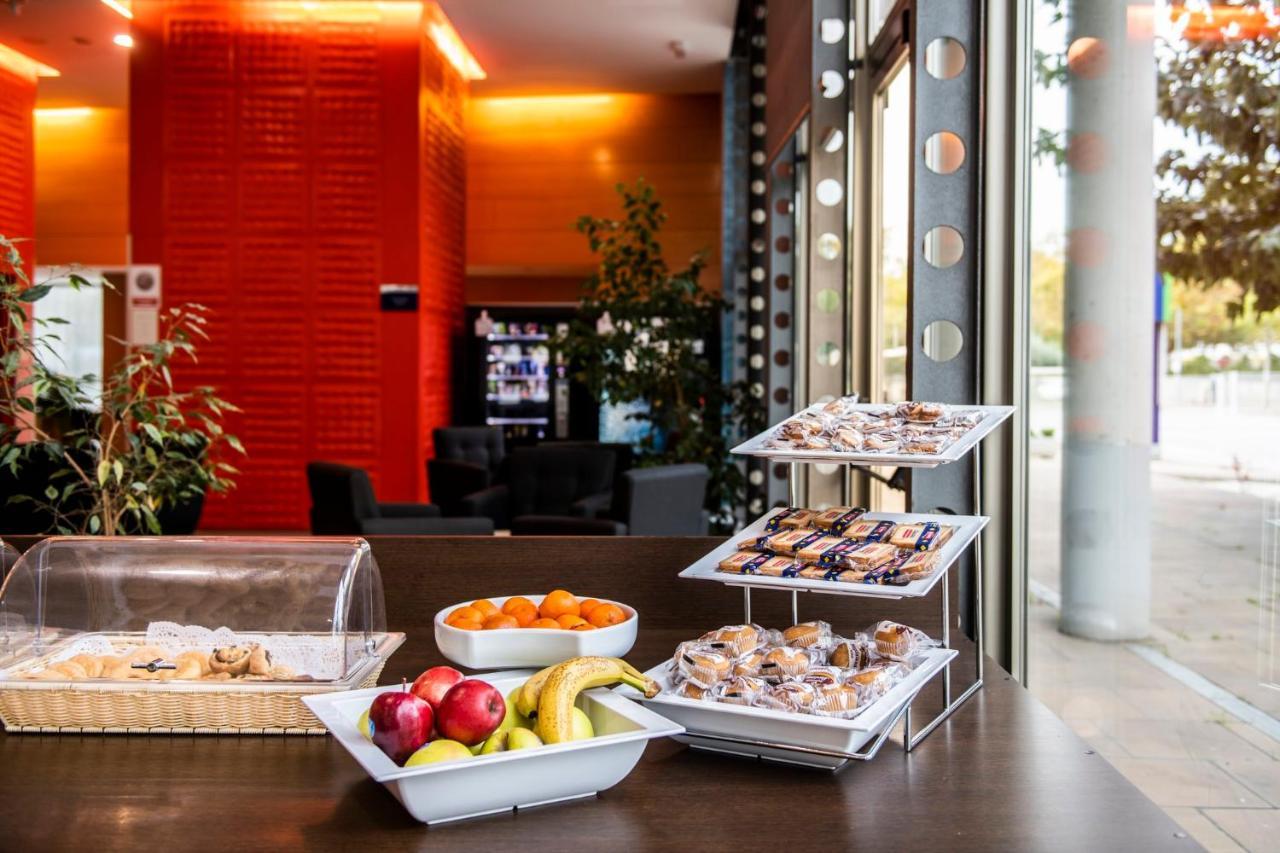 Holiday Inn Express Molins De Rei By Ihg Ngoại thất bức ảnh
