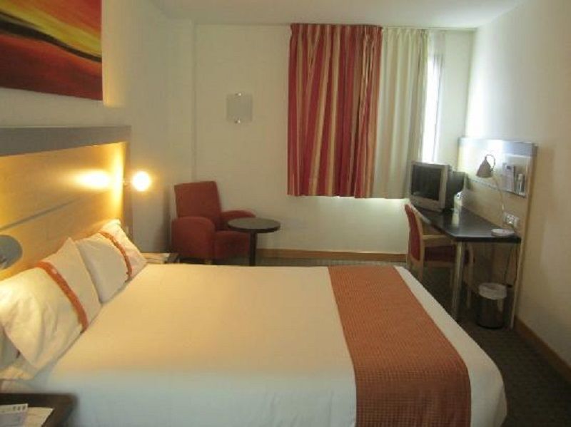 Holiday Inn Express Molins De Rei By Ihg Ngoại thất bức ảnh