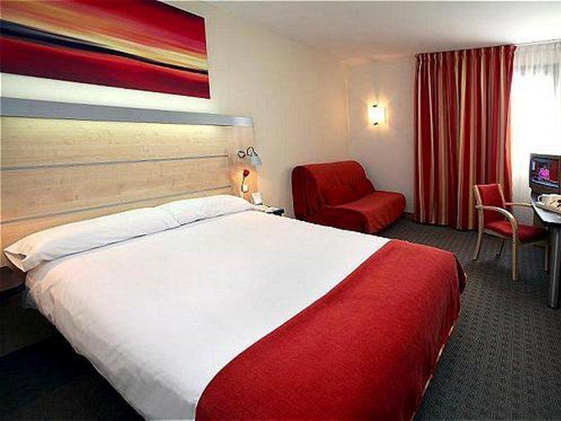 Holiday Inn Express Molins De Rei By Ihg Ngoại thất bức ảnh