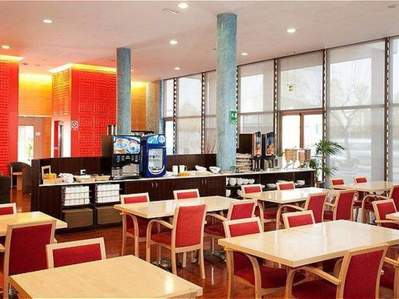 Holiday Inn Express Molins De Rei By Ihg Ngoại thất bức ảnh