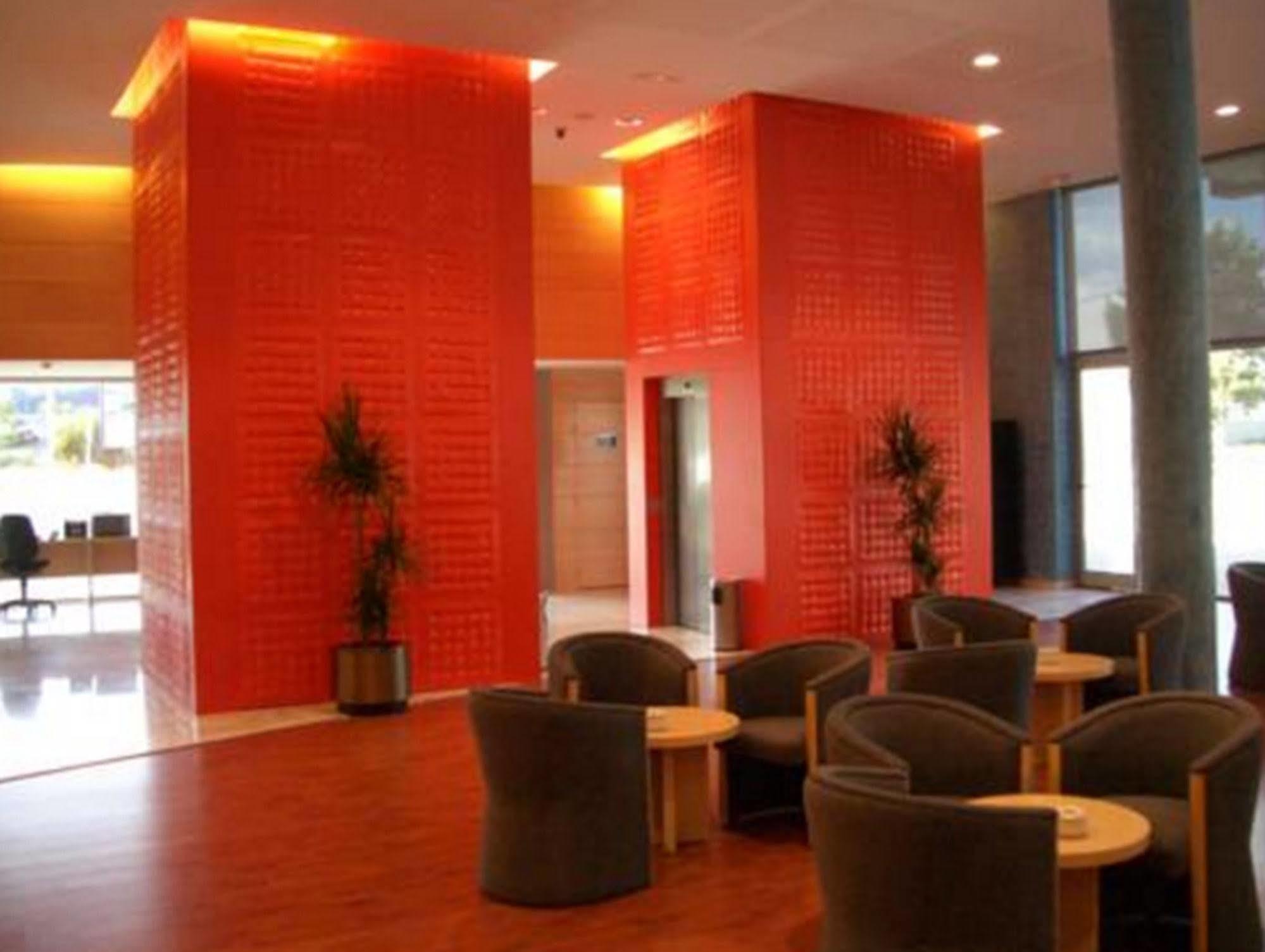 Holiday Inn Express Molins De Rei By Ihg Ngoại thất bức ảnh